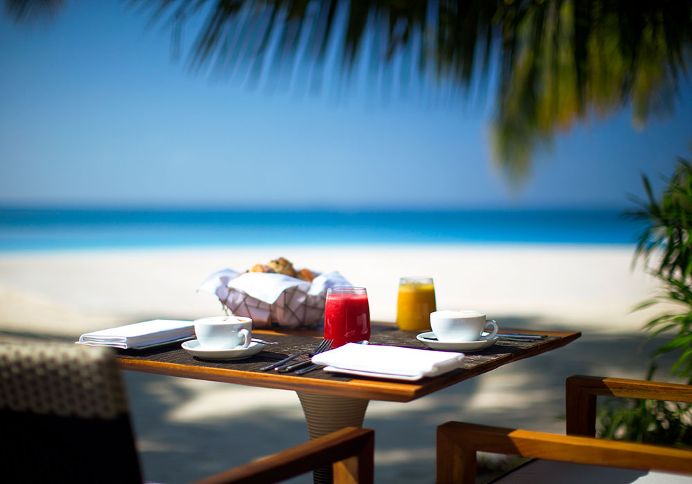 Velassaru Maldives frukost på stranden