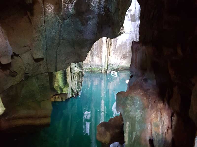 Grottan vid den Blå Lagunen