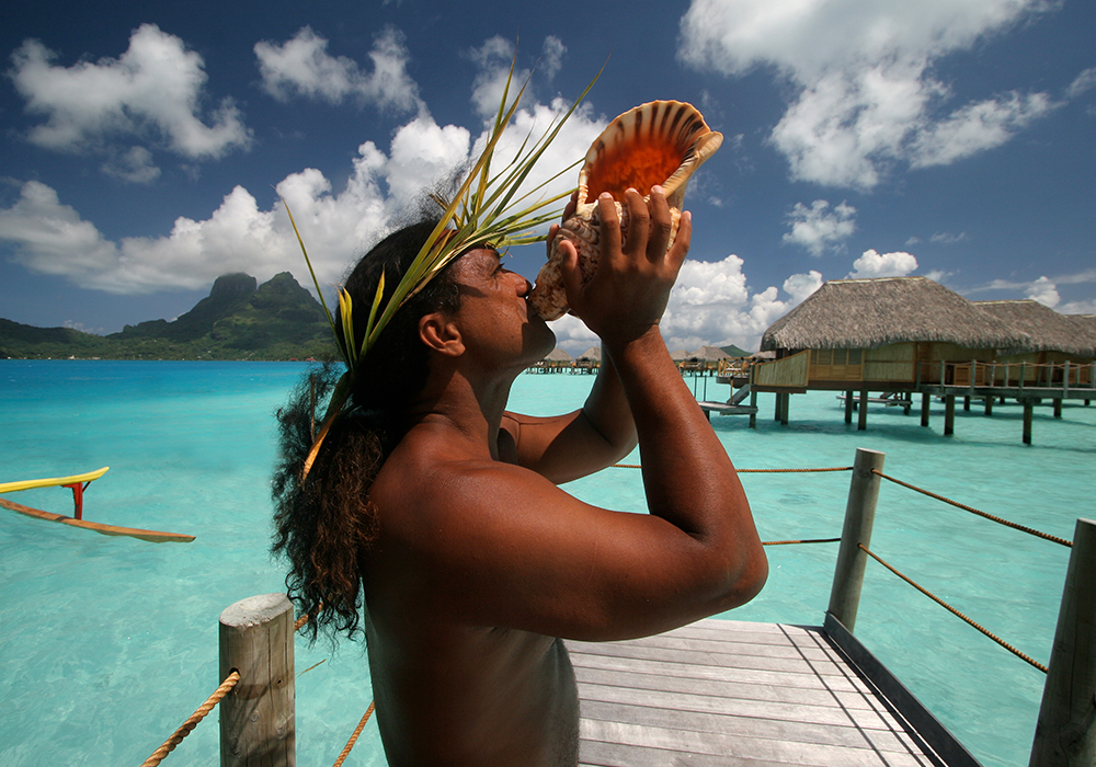 Tahiti. Bob Pearl Activities